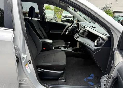 2015 Toyota Rav4 Le z USA, uszkodzony, nr VIN JTMBFREV1FD158039